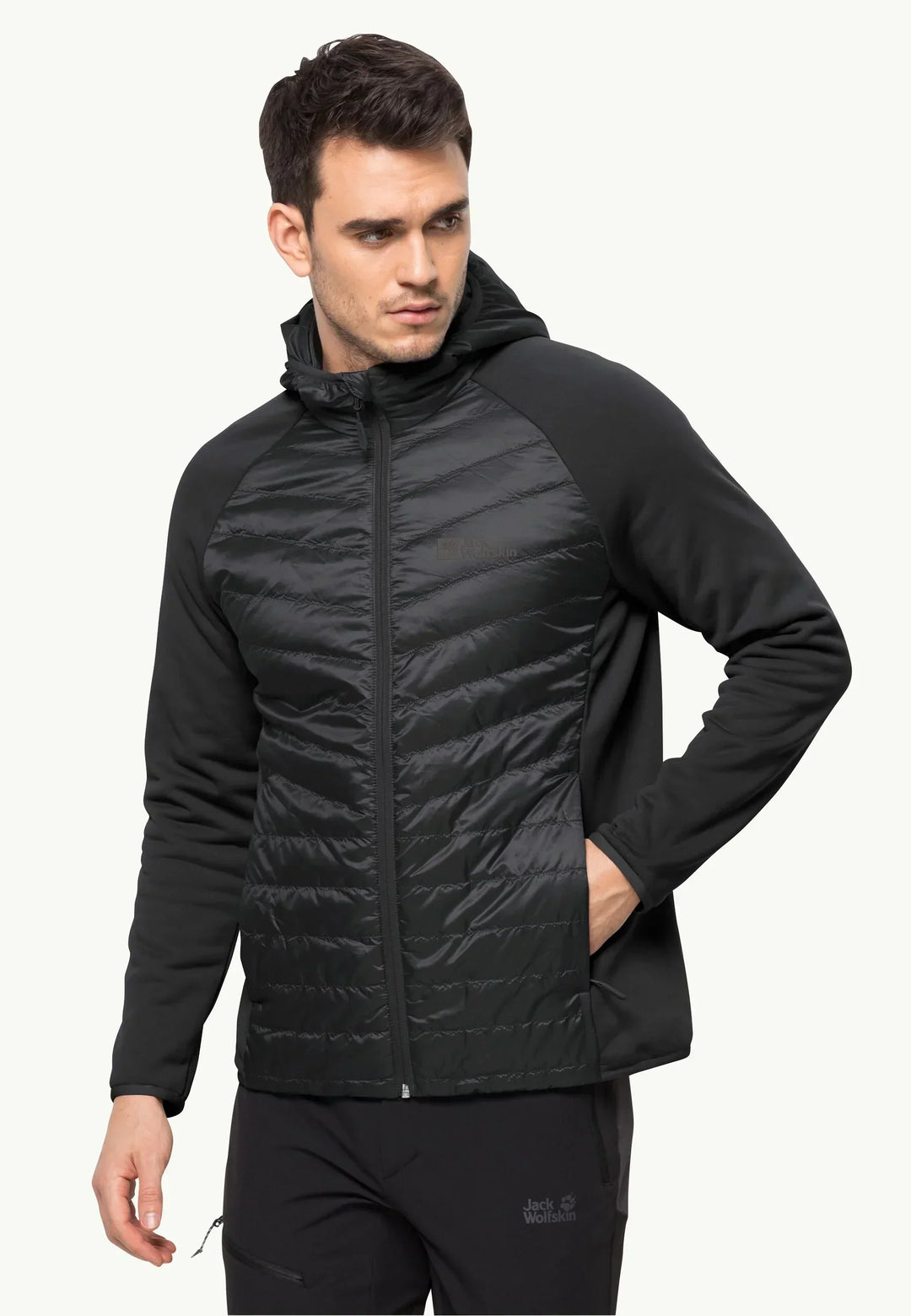 A smooth transition to spring with the Jack Wolfskin Routeburn Pro hybrid jacket
