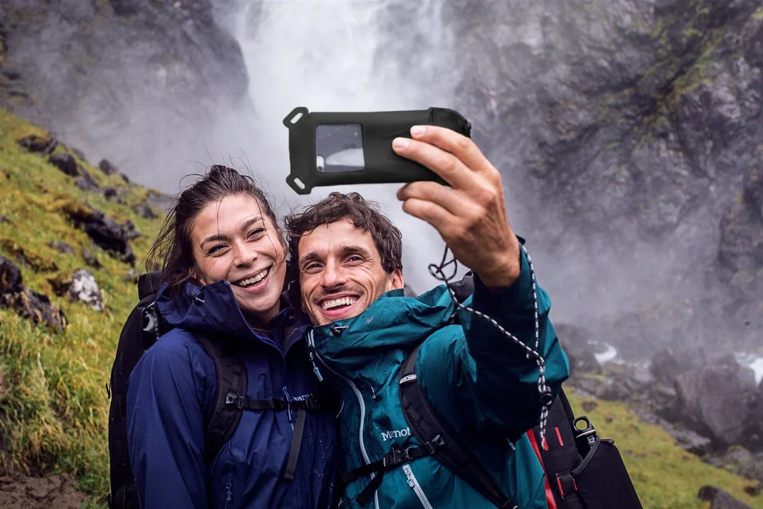 Device protection for outdoor activities with the Ortlieb Safe-It pouch