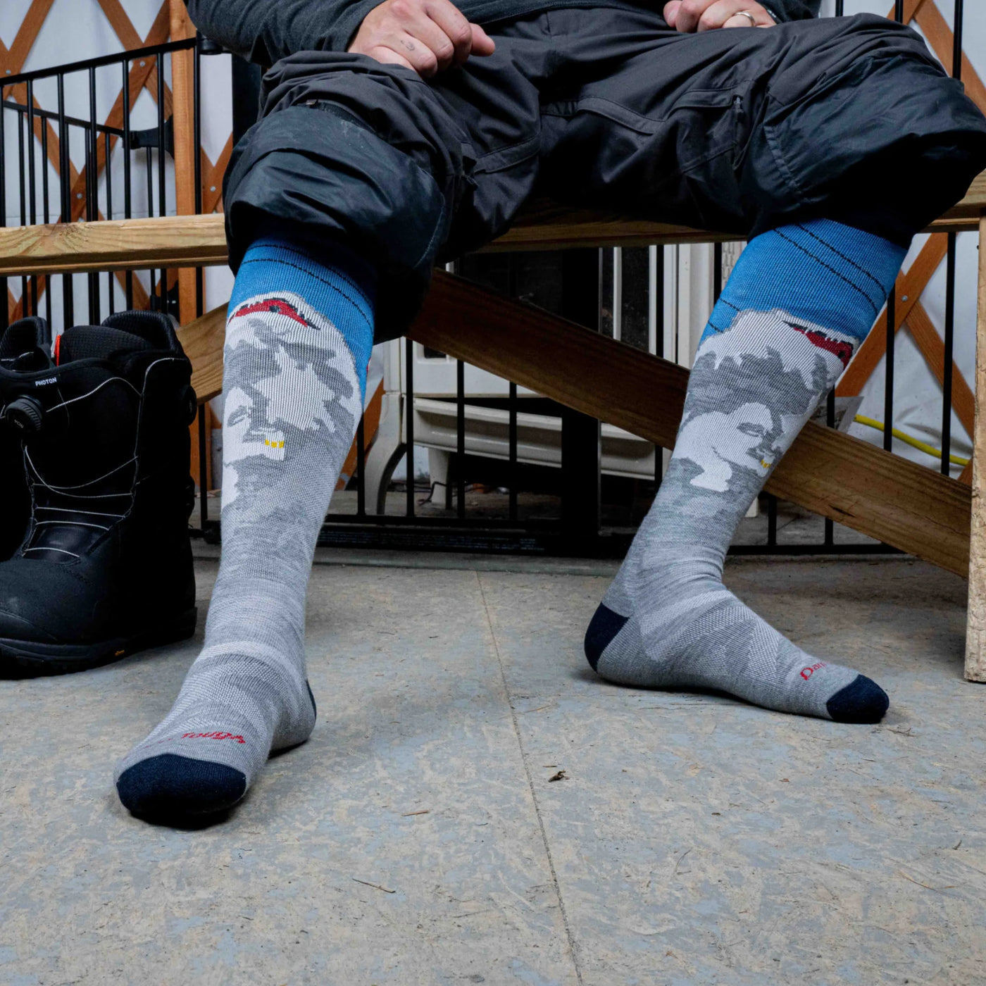 Darn Tough 8043 Heady Yeti OTC Midweight Ski Socks Mens Gray