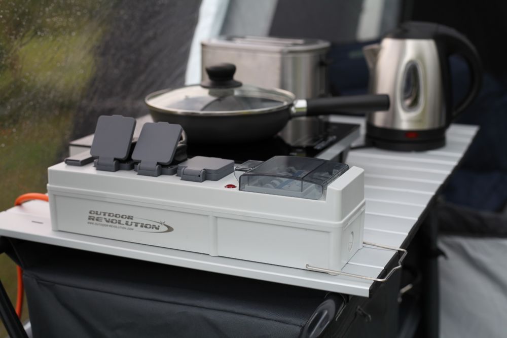 Outdoor Revolution Mobile Mains Power Unit USB 15m Cable