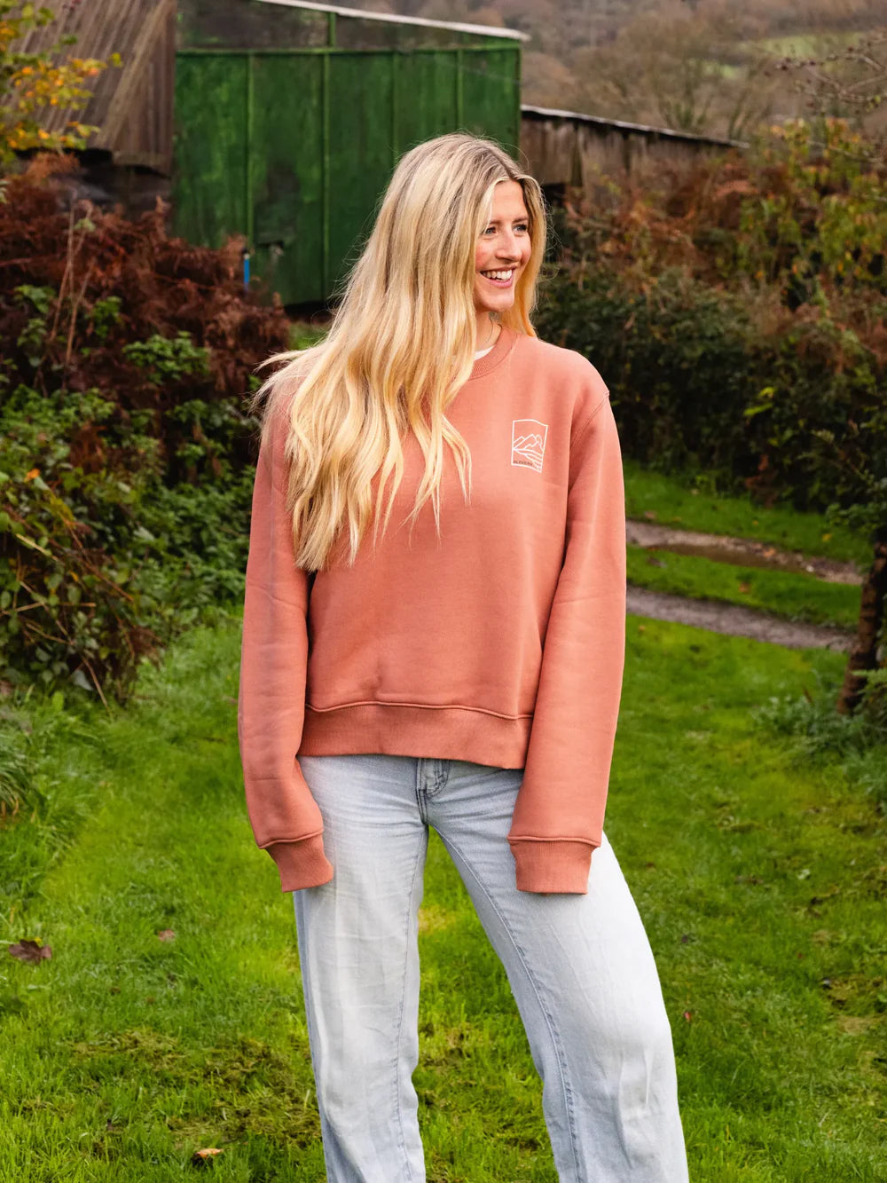 Shoreline Cropped Crew Clay
