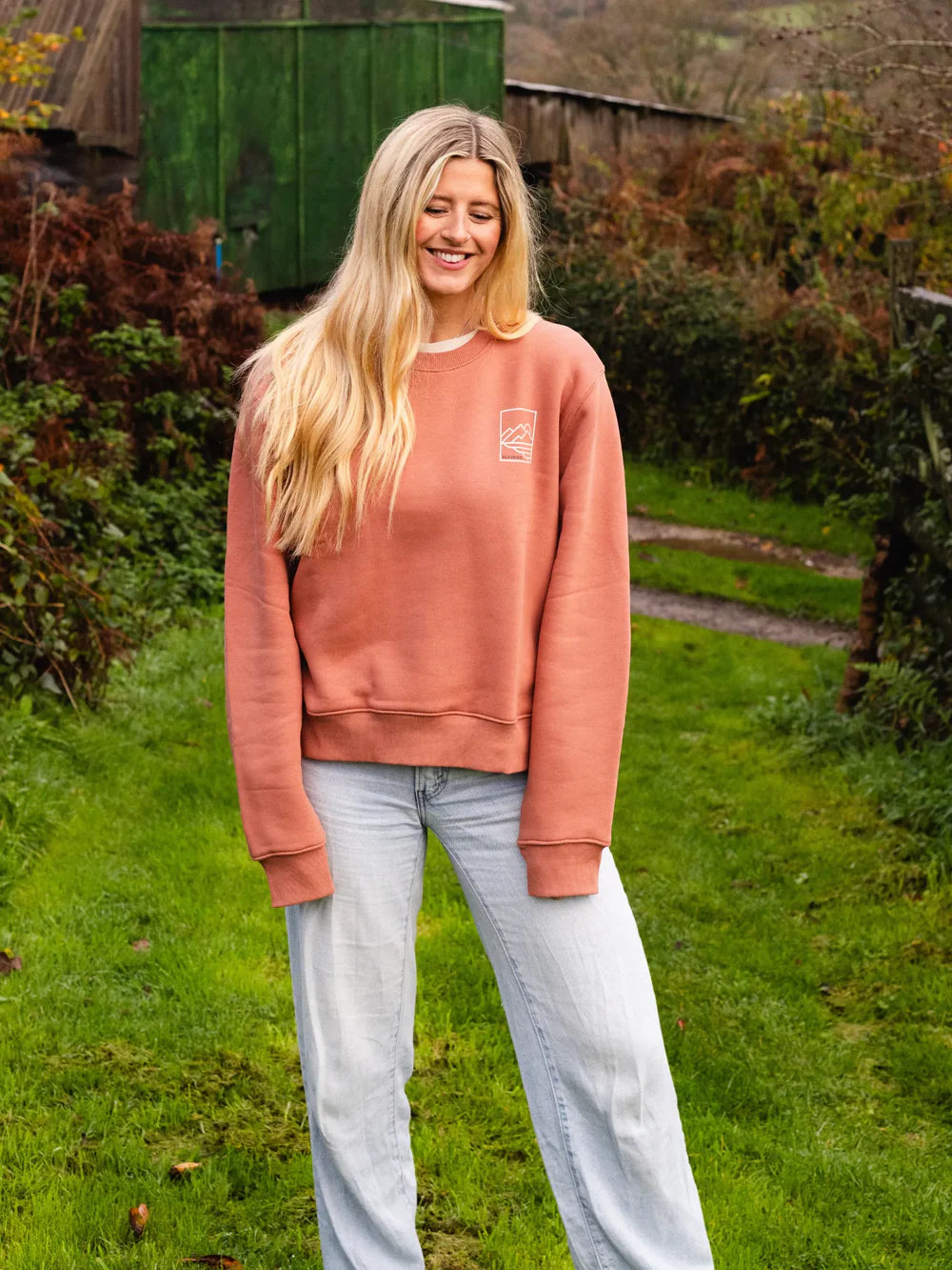 Shoreline Cropped Crew Clay