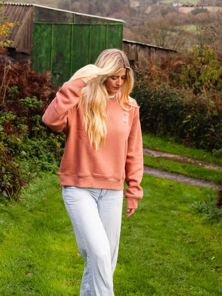 Shoreline Cropped Crew Clay